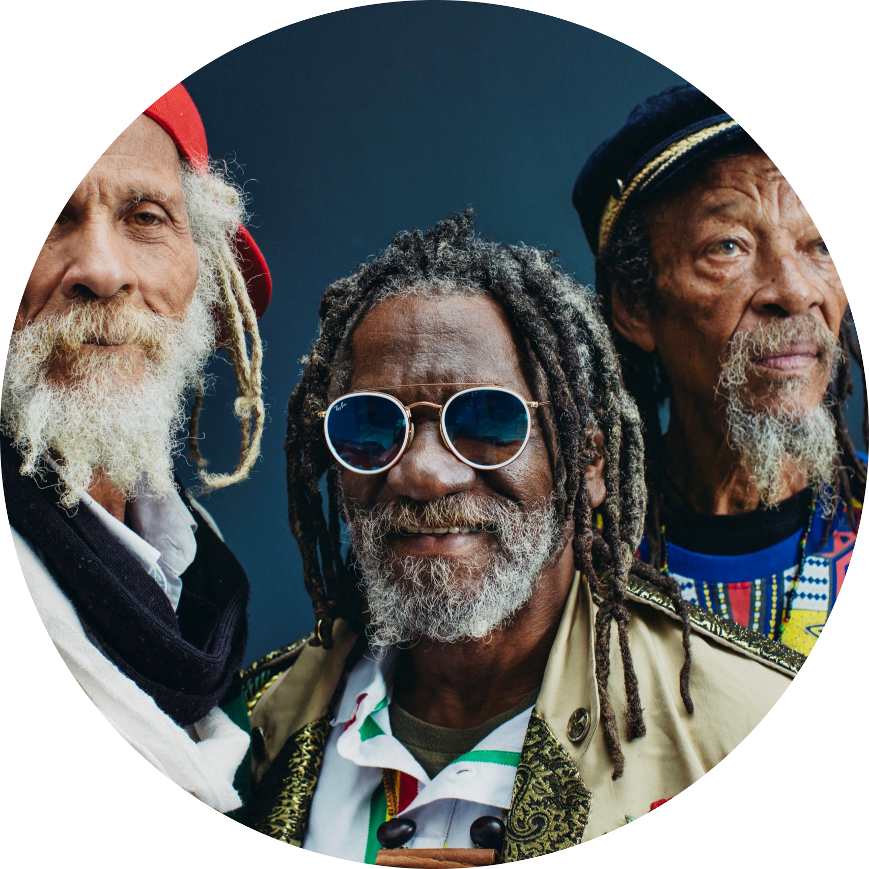 Photo de trois membre du collectif Inna de Yard